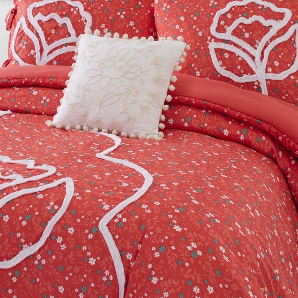 - The Pioneer Woman F/Q comforter set